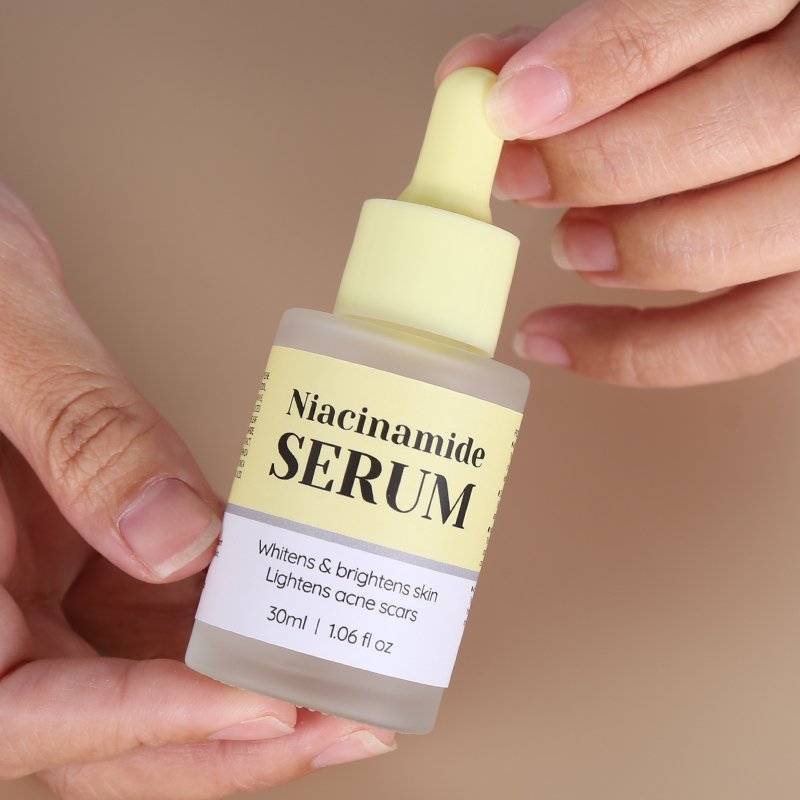 Sérum visage éclaircissant et liftant à la niacinamide et à la centella - 4